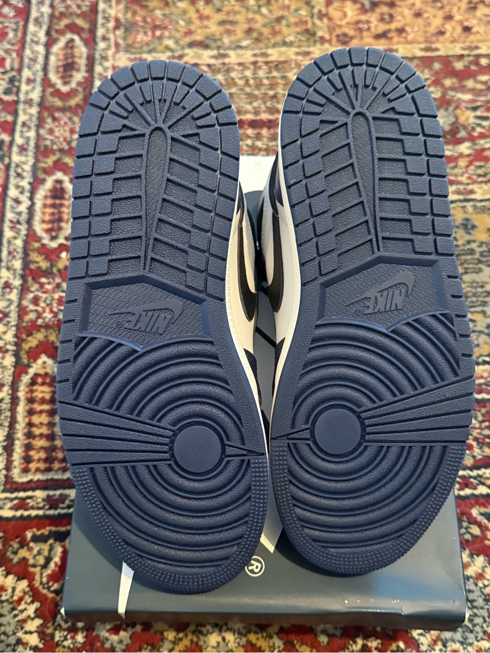 Jordan 1 Retro High OG Midnight Navy & Black - Picture 5 of 6